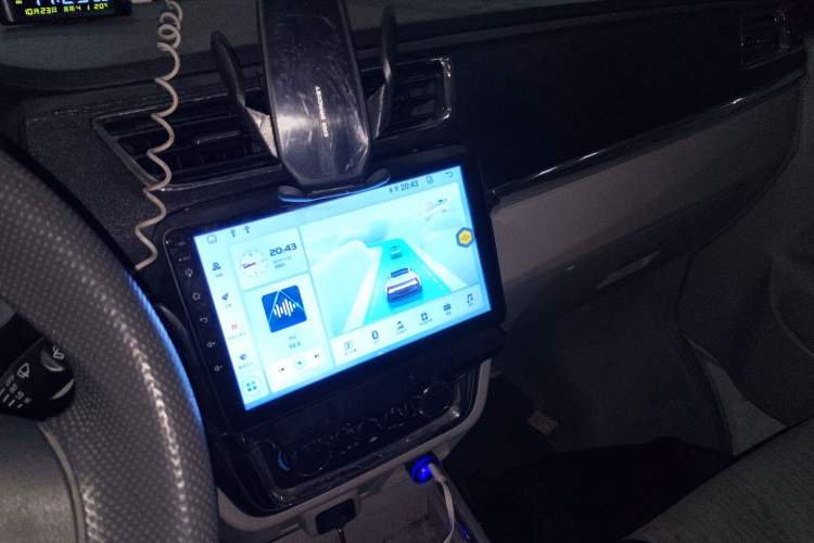 Used Sunlong DST 5 2021 All-Electric Van with 41.86 kWh Audio And AC Panel