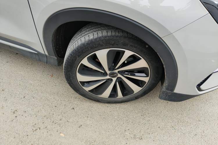 Used BYD Song PLUS New Energy 2023 Champion Edition DM-i 110KM Flagship PLUS Right Front Wheel Hub