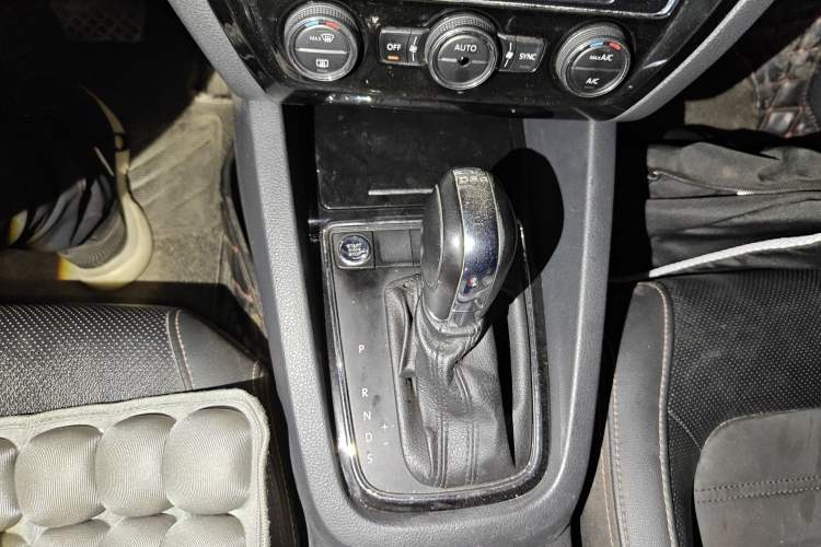 Used Volkswagen Sagitar 2018 280TSI DSG Luxury Model Gear Lever