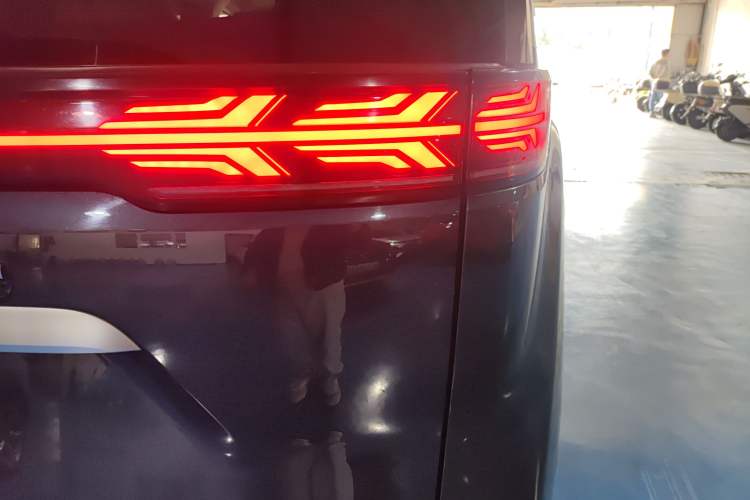 Used Denza D9 2022 DM-i 970 Four-Wheel Drive Prestige Model