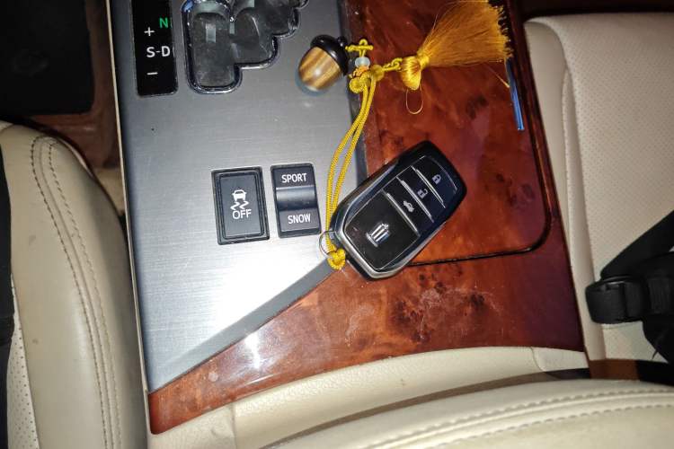 Used Toyota Crown 2012 2.5L Royal Leather Edition
