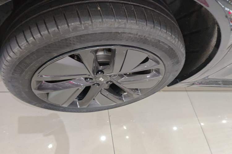 Used Li Auto L9 2023 Pro Model Left Front Wheel Hub