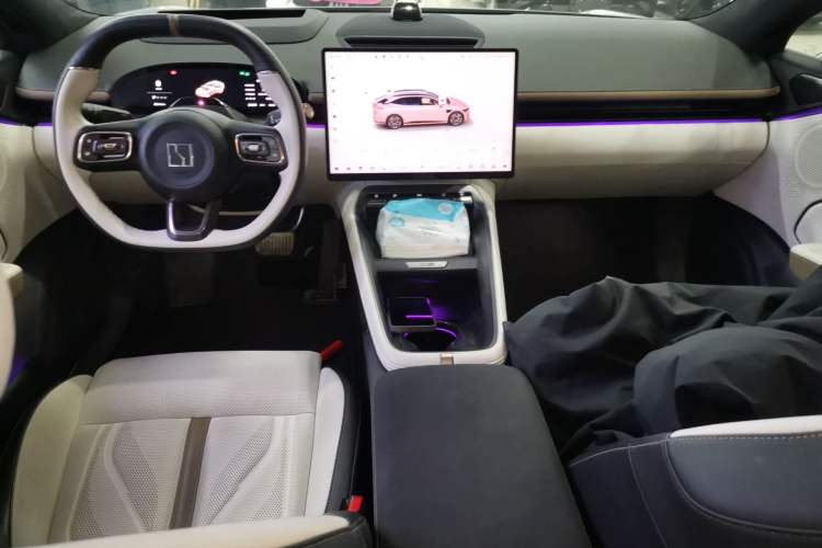 Used Zeekr 007GT 2025 Long-Range Rear-Wheel Drive Intelligent Driving Version 100 kWh Center Console