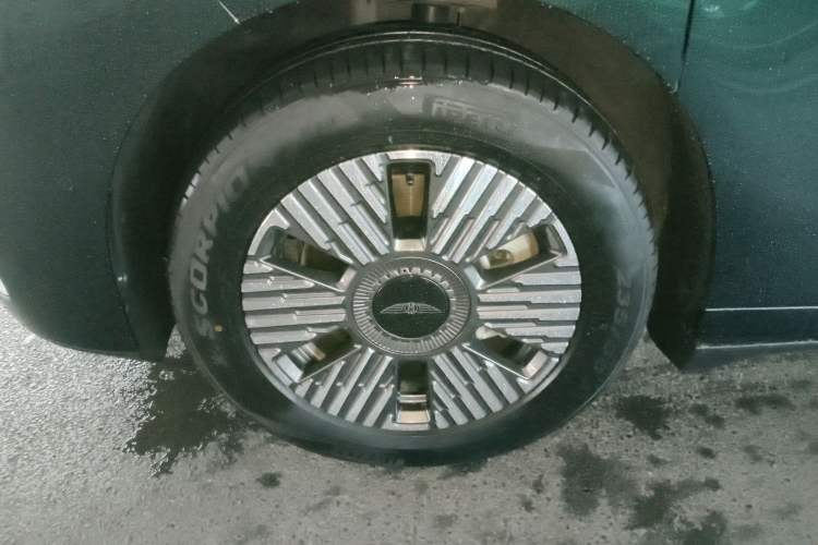 Used Geely Galaxy LEVC L380 2024 140-Degree 6-Seater All-Wheel-Drive Ultra