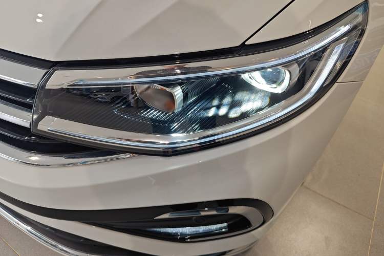 Used Volkswagen Bora 2025 300TSI DSG Prestige Edition Left Front Headlight