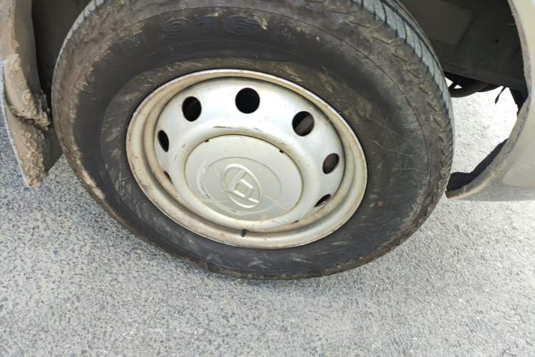 Used SAIC MAXUS Xintu V80 2018 2.5T 6-Speed Manual Aowentong Long-Wheelbase Mid-Roof 7/10-Seater