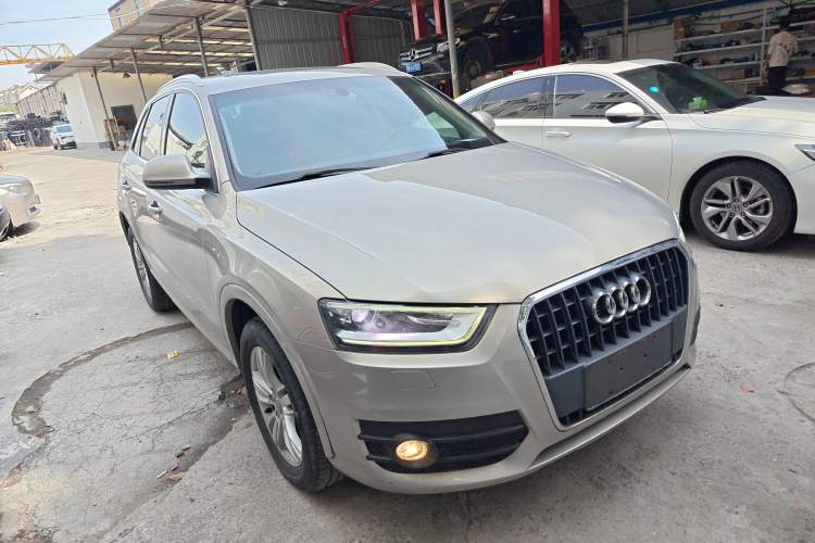 Used Audi Q3 2015 30 TFSI Comfort Model Front Right 45 Deg