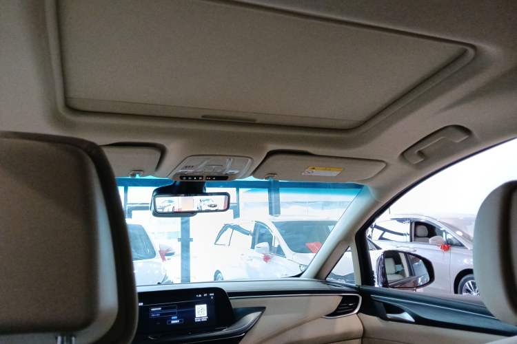 Used Buick GL8 2022 ES Landtrek 653T Luxury Edition
