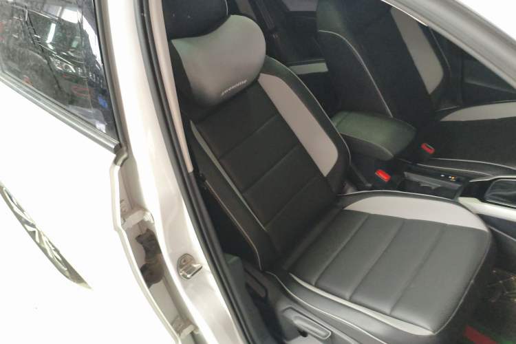 Used Volkswagen T-ROC 2024 280TSI DSG Two-Wheel-Drive Time Edition
