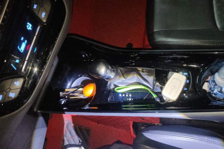 Used Toyota IZOA 2018 2.0L Yichi Edition China V Standard Gear Lever