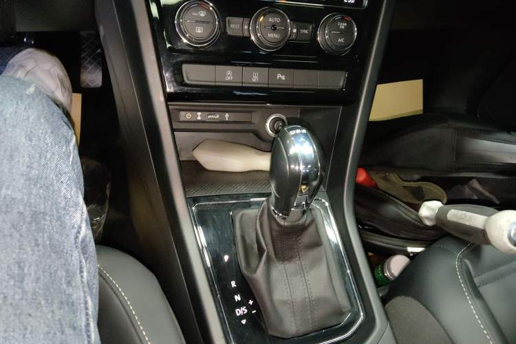 Used Volkswagen Touran 2018 Volkswagen Touran L 280TSI DSG Comfort Edition 7 Seats China VI Standard
