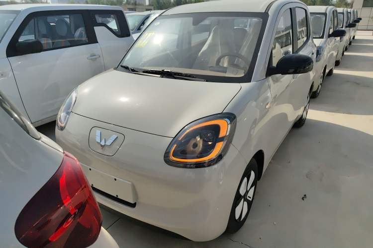 Used Wuling Hongguang MINIEV 2025 Four-Door Version Advanced Edition Front