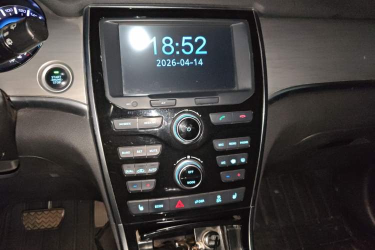 Used Haval H2 2018 Red-Label 1.5T Dual-Clutch Two-Wheel-Drive Luxury Model Audio And AC Panel