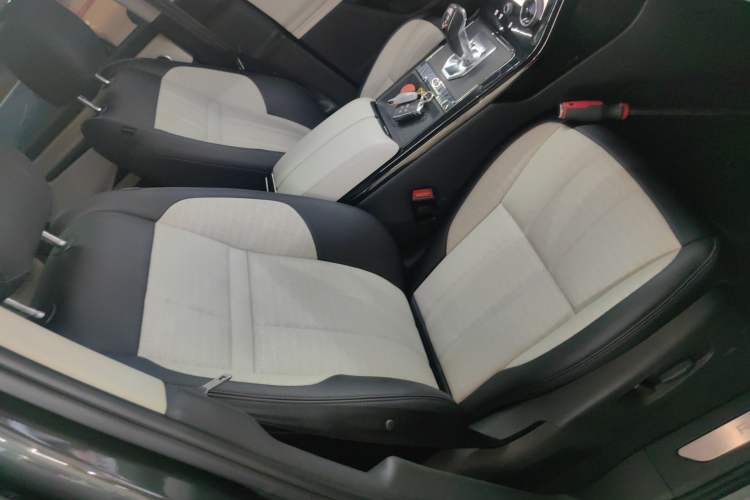 Used Land Rover Range Rover Evoque 2021 Range Rover Velar L 249PS R-Dynamic First Edition
