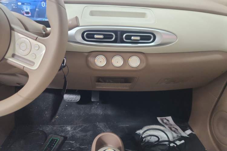 Used Wuling Hongguang MINIEV 2025 Four-Door Version Advanced Edition Audio And AC Panel