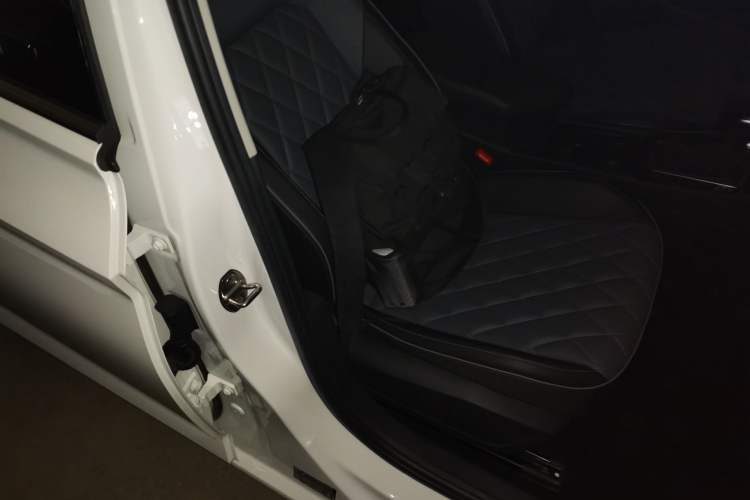 Used Volkswagen Sagitar 2023 280TSI DSG Excellence Edition Right Front Seat