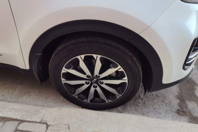 Used Kia KX5 2016 1.6T Automatic Two-Wheel Drive DLX Right Front Wheel Hub