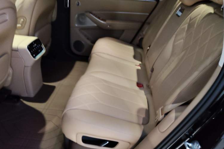 Used Hima AITO M8 2025 Model Pure Electric Max+ Five-Seat Long-Range Version Left Rear Seat