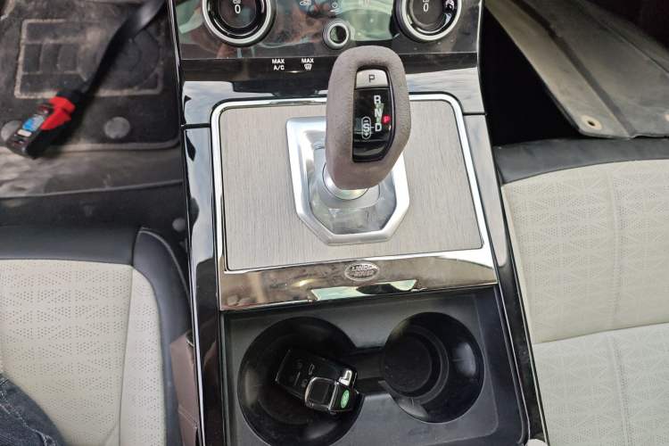 Used Land Rover Range Rover Evoque 2023 Aurora L 249 PS Luxury Edition