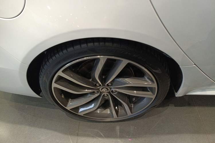 Used Jaguar XFL 2024 2.0T P300 Four-Wheel Drive Flagship Sport Gold Edition
