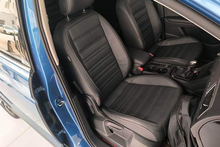 Used Volkswagen Touran 2018 Volkswagen Touran L 280TSI DSG Boundary Edition 7 Seats China VI Standard Right Front Seat