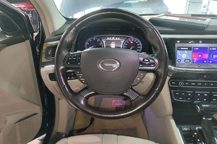 Used GAC Trumpchi GS8 2017 320T Two-Wheel Drive Luxury Smart Connectivity Version (7 Seats) Steering Wheel