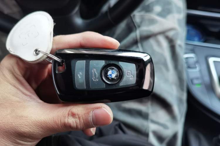 Used BMW 3 Series 2015 320i Luxury Line Stylish Edition
