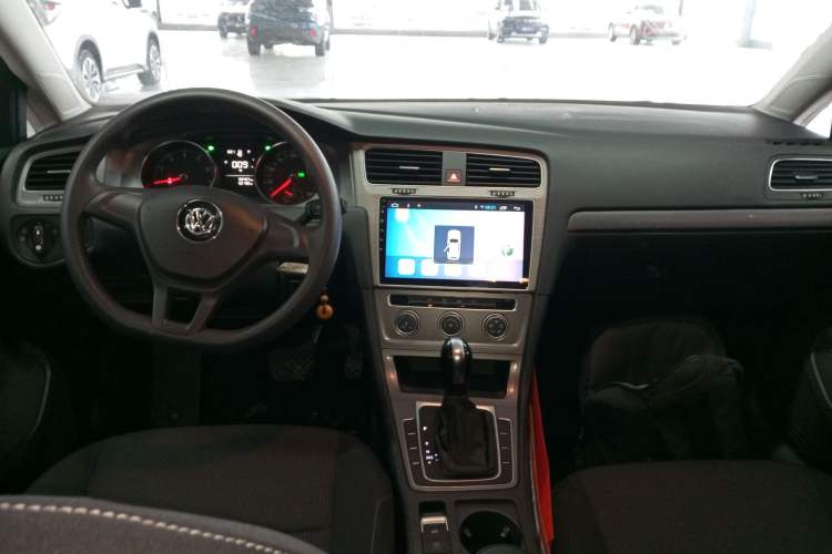 Used Volkswagen Golf 2016 1.6L Automatic Fashion Model