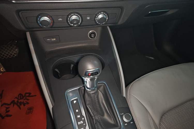 Used Audi A3 2020 Sportback 35 TFSI Fashion Edition China VI Emission Standard Gear Lever