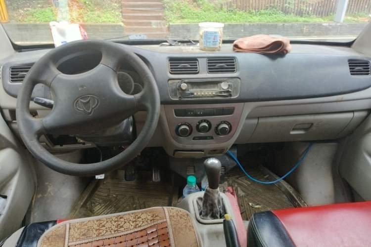 Used CHANGAN KAICHENG Taurus 2011 1.3L Standard Version Center Console