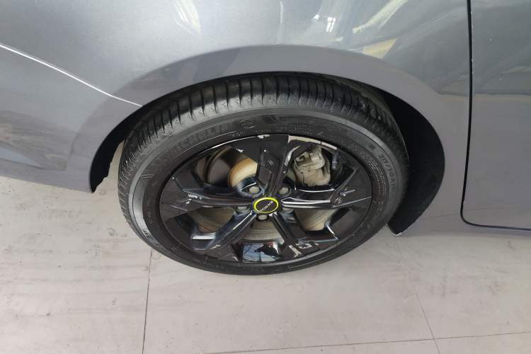 Used Roewe i6 MAX New Energy 2020 1.5T PHEV Cool & Stylish Skyroof Edition Right Rear Wheel Hub