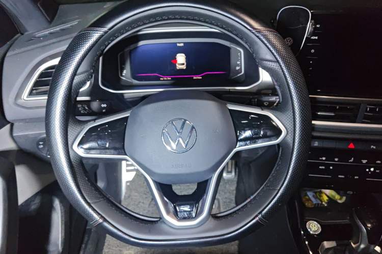 Used Volkswagen T-ROC 2024 300TSI DSG Two-Wheel-Drive Chen Guang Edition
