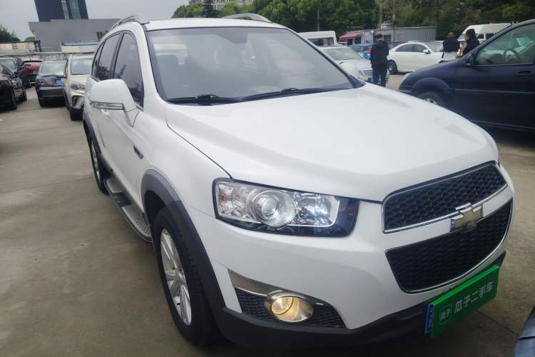 Used Chevrolet Captiva 2014 2.4L 4x4 Flagship Edition 7 Seats Front Right 45 Deg