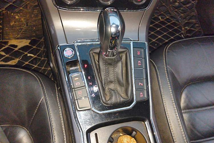 Used Volkswagen Passat 2017 280TSI DSG Luxury Edition Gear Lever