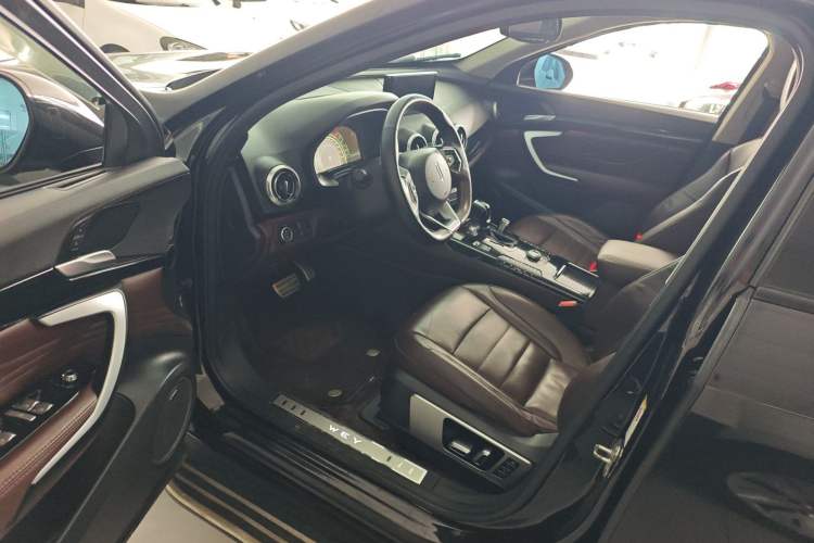 Used Wey VV7 2017 2.0T Flagship Model Driver Seat