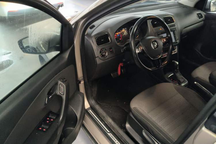 Used Volkswagen Polo 2014 1.6L Cross Polo Automatic Driver Seat