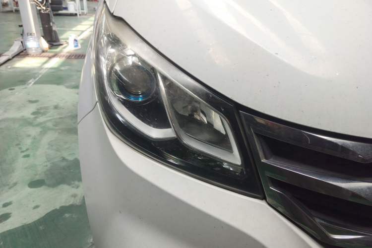 Used SAIC MAXUS G10 2016 2.0T Automatic Elite Edition Right Front Headlight