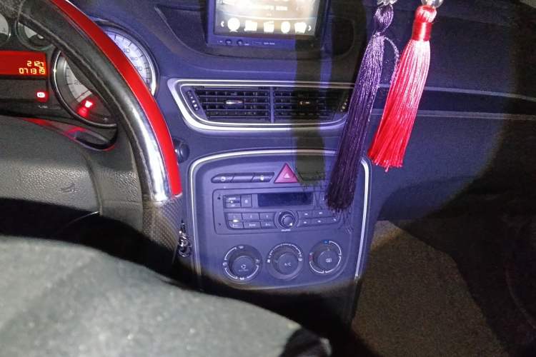 Used Peugeot 308 2014 Enjoy Edition Classic 1.6L Manual YouShang Model Audio And AC Panel