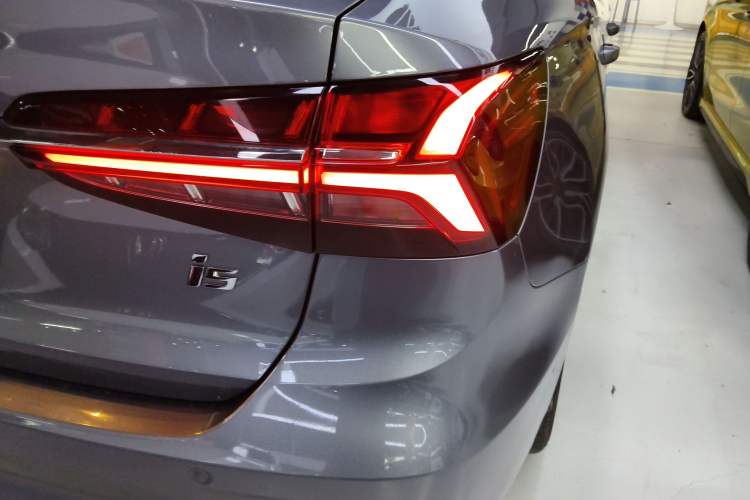 Used Roewe i5 2021 Revised Version 1.5L CVT Diamond Edition