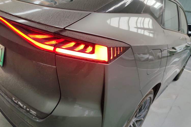 Used CHANGAN UNI-Z New Energy 2024 Blue Whale Smart Electric iDD 125km Excellence Model Exterior 3