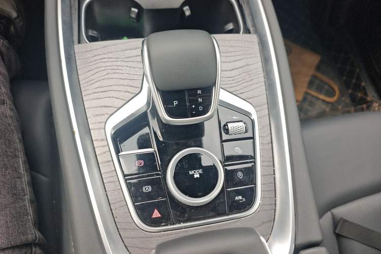 Used Chery Tiggo 8 PRO 2025 290T Two-Wheel-Drive Luxury Edition Gear Lever