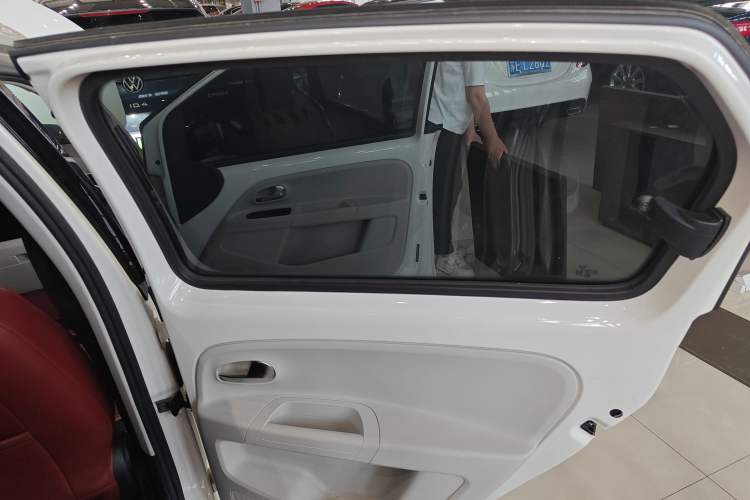 Used Volkswagen up! 2015 1.0L go high!
