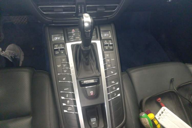 Used Porsche Macan 2018 Macan 2.0T Gear Lever