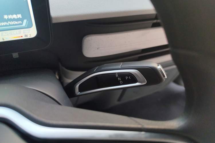 Used SAIC MAXUS Dana V1 2025 V1+ Long Wheelbase Low-Roof Multi-Function Version (62 kWh)