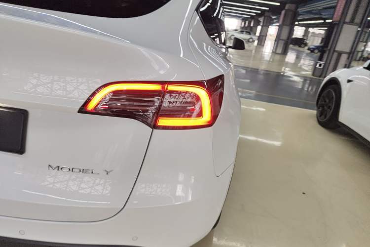 Used Tesla Model Y 2022 Rear-Wheel-Drive Version
