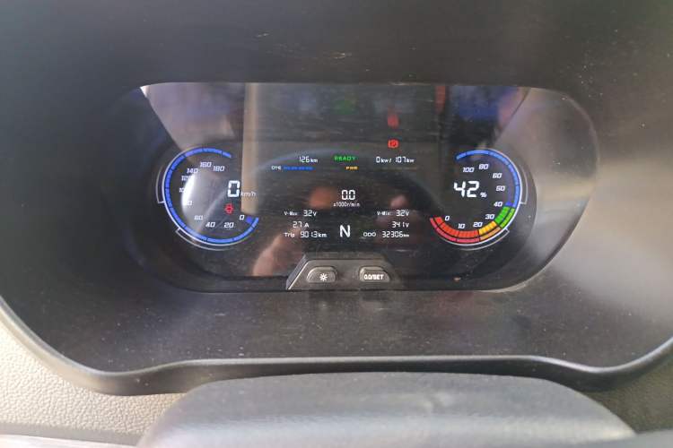 Used CHANGAN KAICHENG Ruixing EM60 2025 Passenger Version Comfort Edition 6 Seats 300 km Range Side-Hinged Doors Instrument Cluster