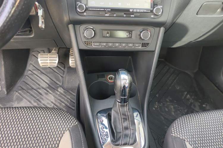 Used Volkswagen Polo 2012 1.6L Cross Polo Automatic Transmission Gear Lever