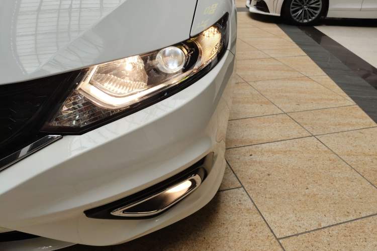 Used Honda Jade 2013 1.8L automatic Comfort version 5 seats Left Front Headlight