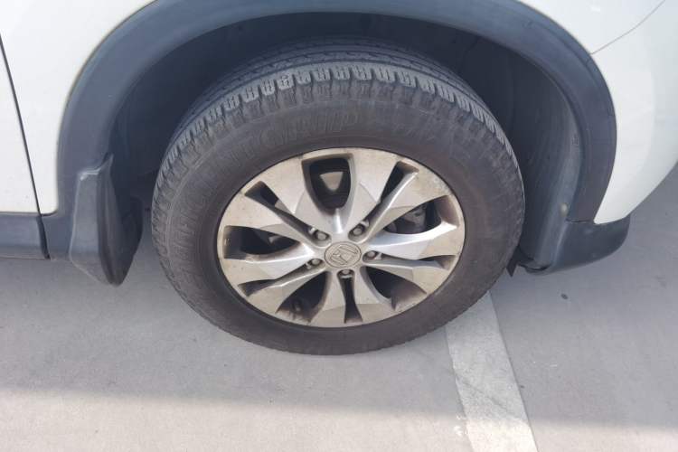 Used Honda CR-V 2013 2.4L two-wheel drive luxury version Right Front Wheel Hub