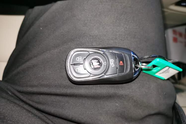 Used Buick GL8 2023 Facelifted Land Cruiser Executive Luxury Version